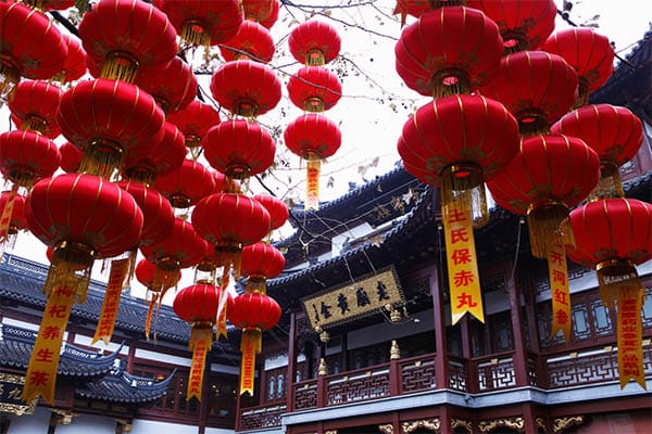 red chinese lanterns