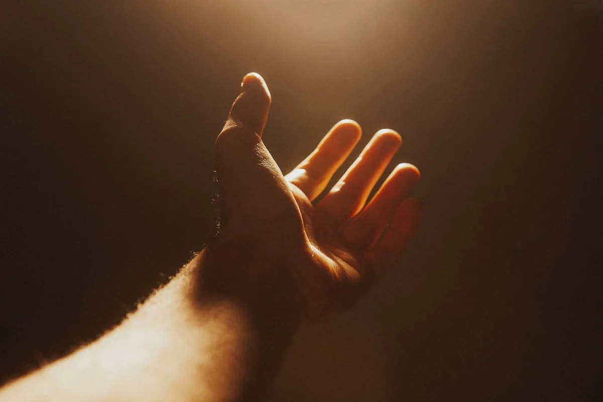 Meaning of an itchy palm